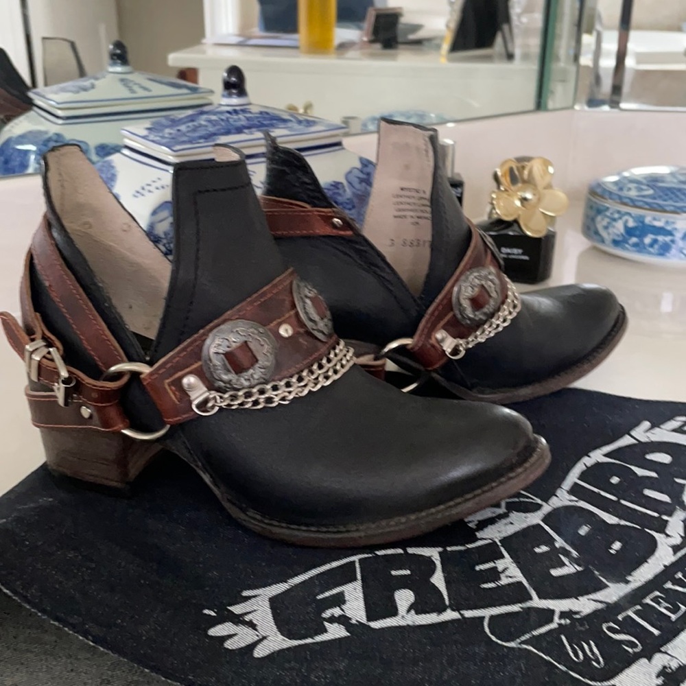 Freebirds black booties with silver hardware